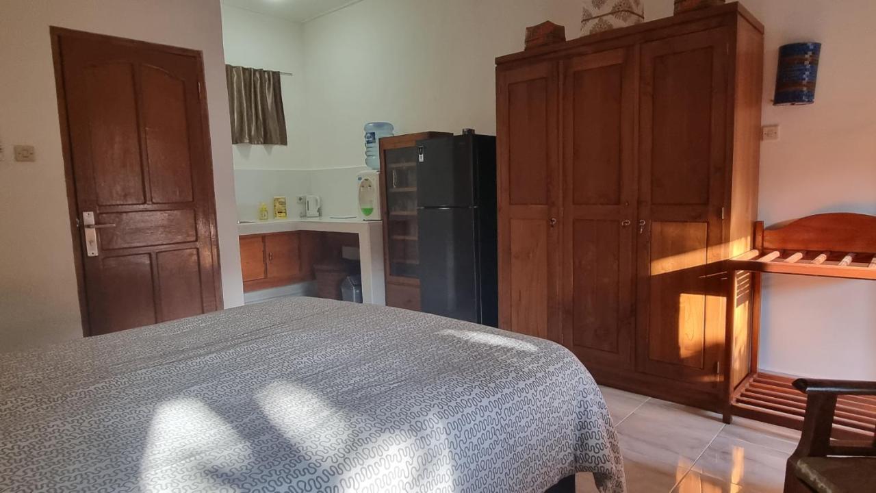 Catra Homestay Beach Apartments Candi Dasa  Exterior photo