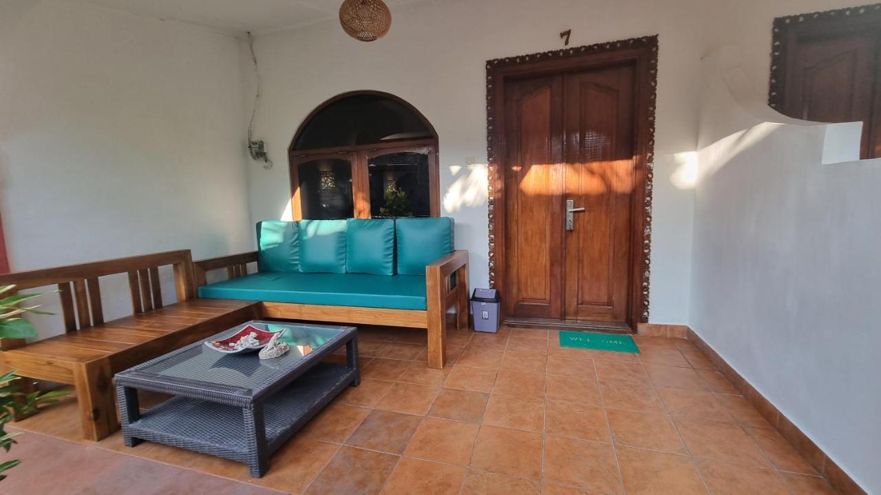 Catra Homestay Beach Apartments Candi Dasa  Exterior photo