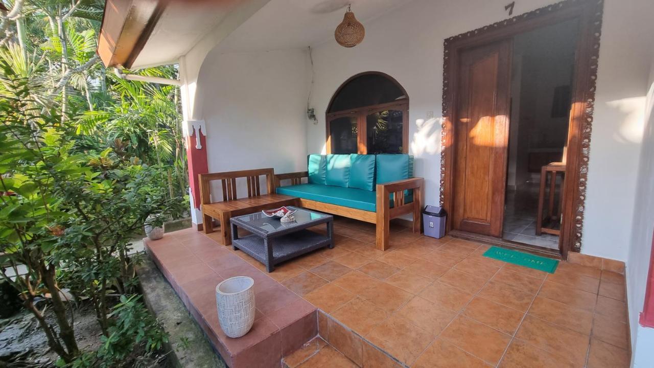 Catra Homestay Beach Apartments Candi Dasa  Exterior photo
